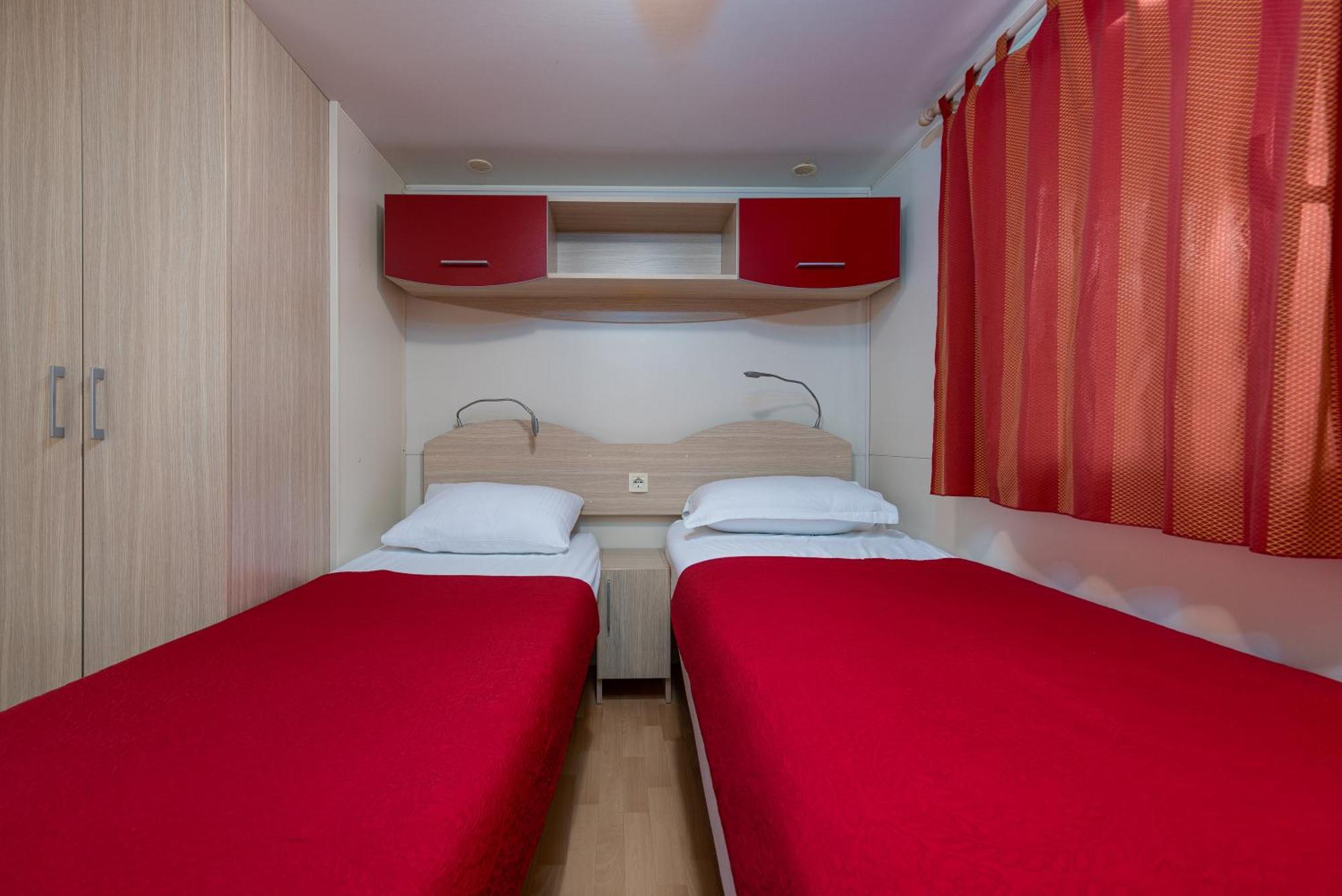Camp Mrkva Mobile Homes With Pool Сукошан Экстерьер фото