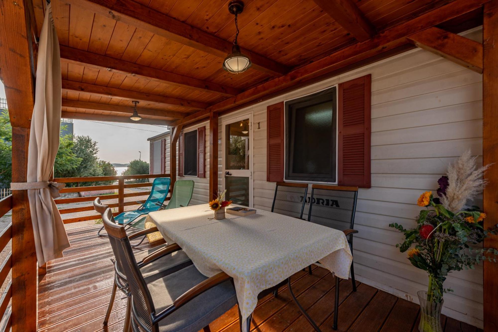Camp Mrkva Mobile Homes With Pool Сукошан Номер фото