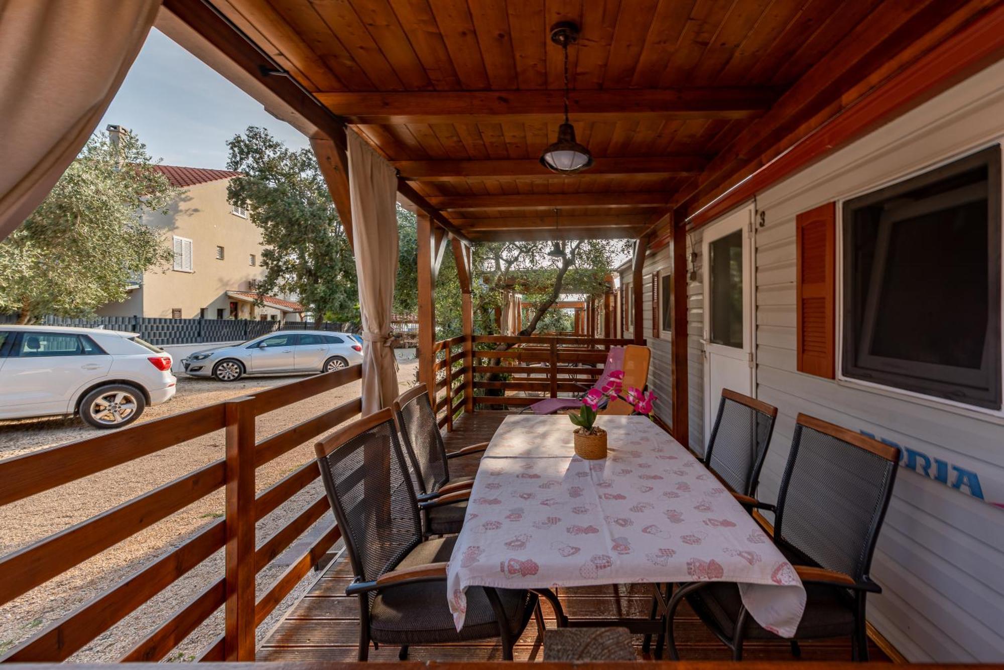 Camp Mrkva Mobile Homes With Pool Сукошан Номер фото