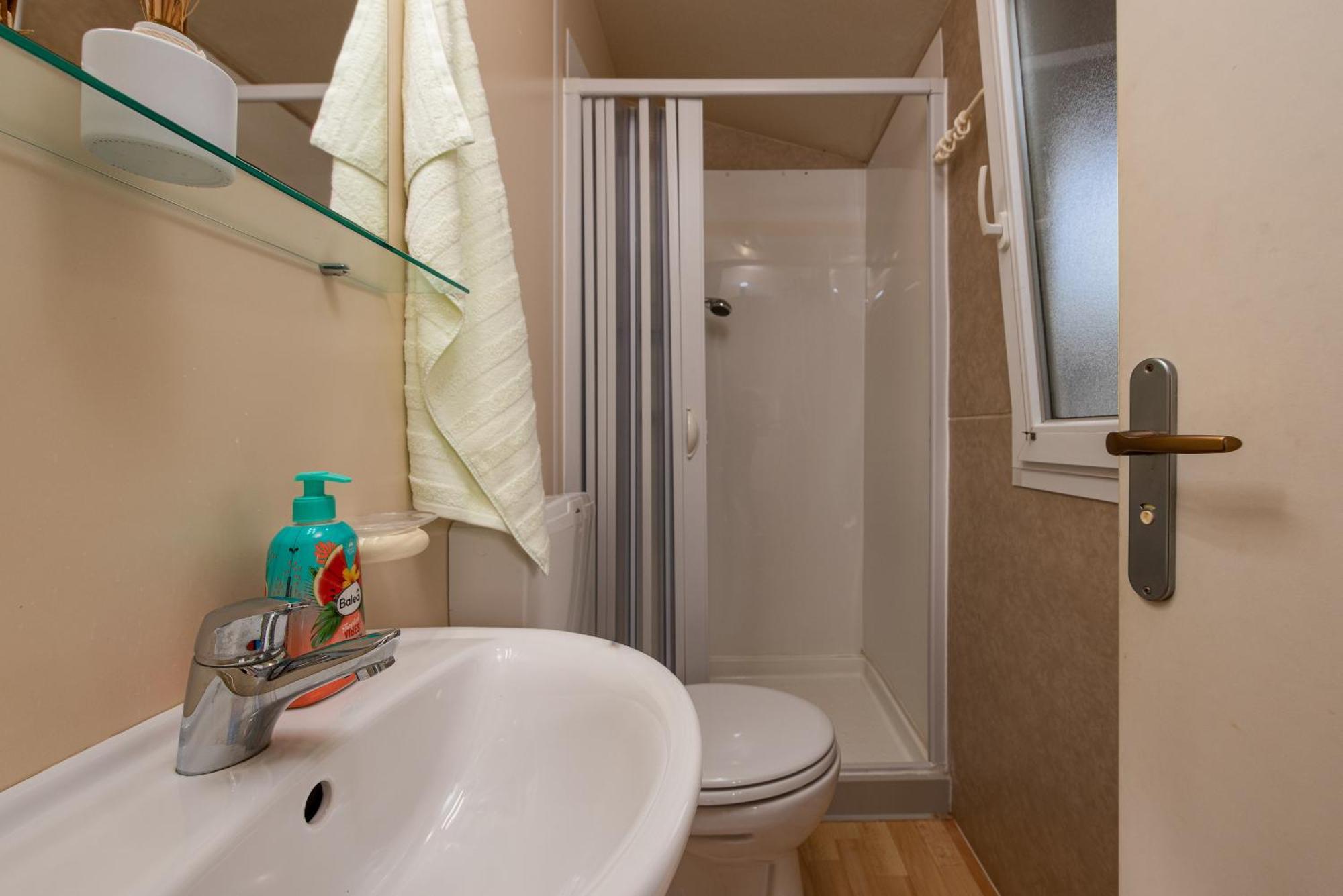 Camp Mrkva Mobile Homes With Pool Сукошан Номер фото