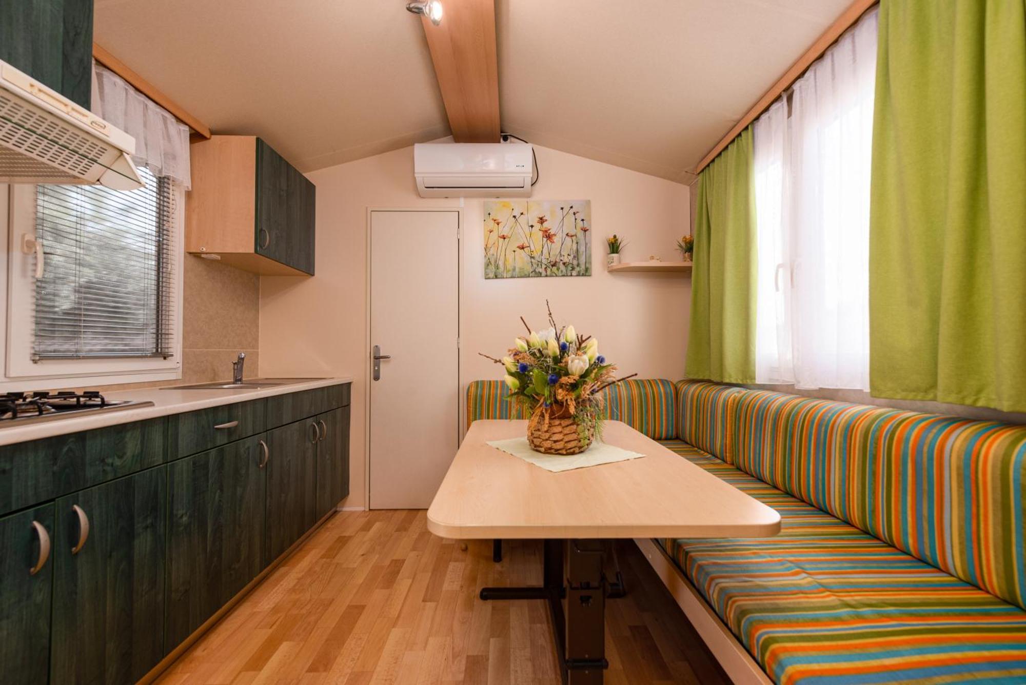 Camp Mrkva Mobile Homes With Pool Сукошан Номер фото