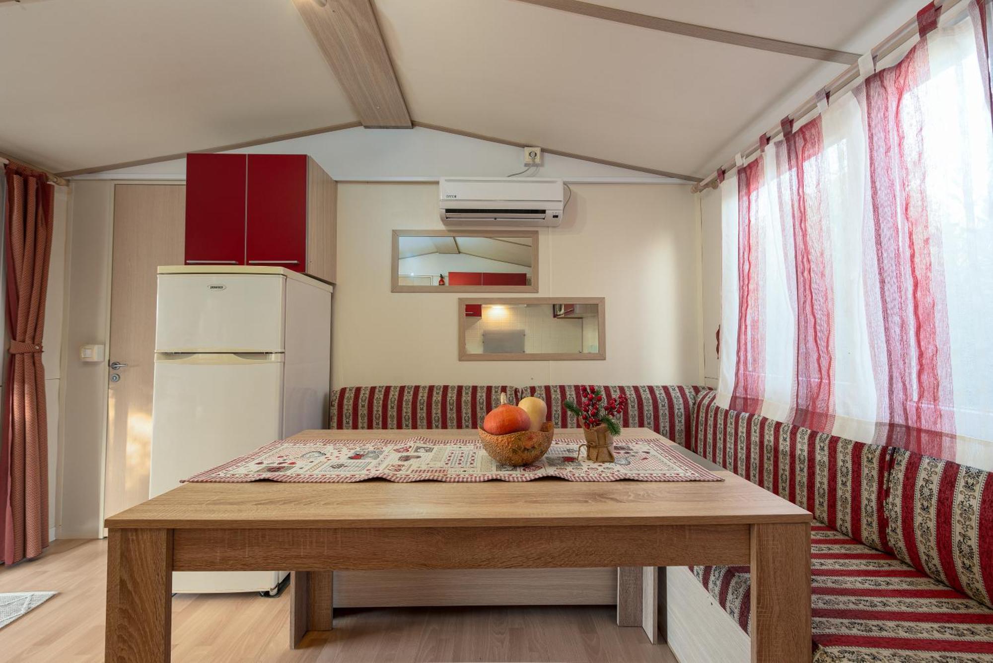 Camp Mrkva Mobile Homes With Pool Сукошан Номер фото