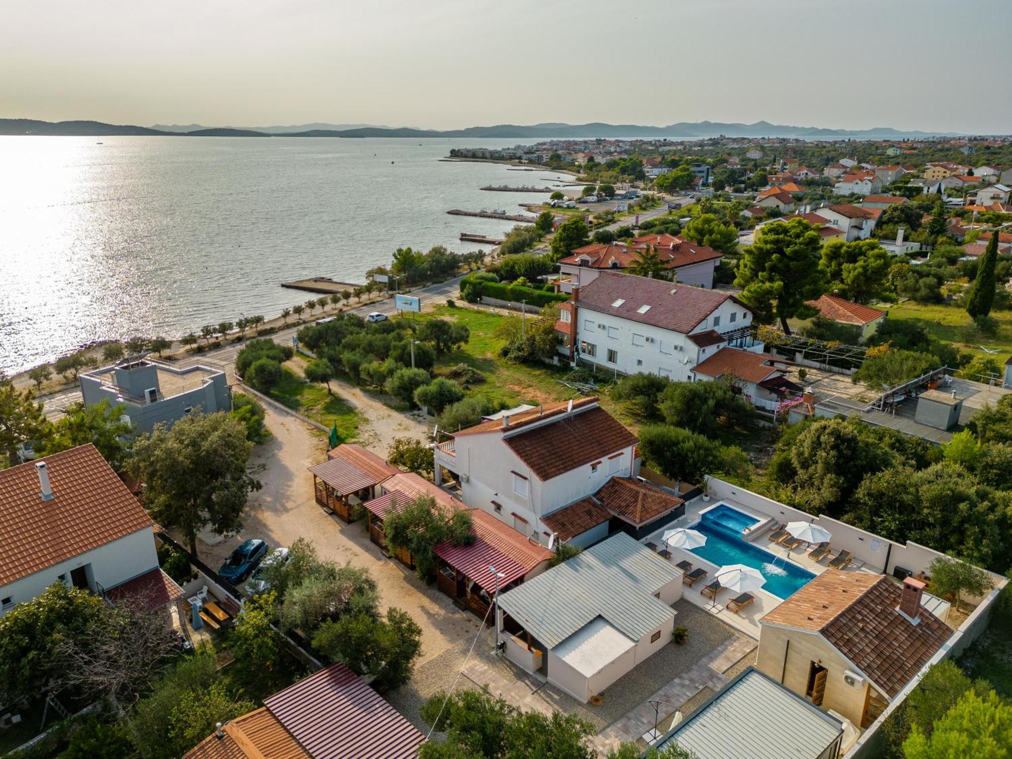 Camp Mrkva Mobile Homes With Pool Сукошан Экстерьер фото